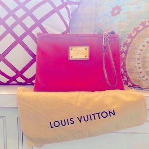 🍃🌹Authentic LV Wristlet🌹🍃